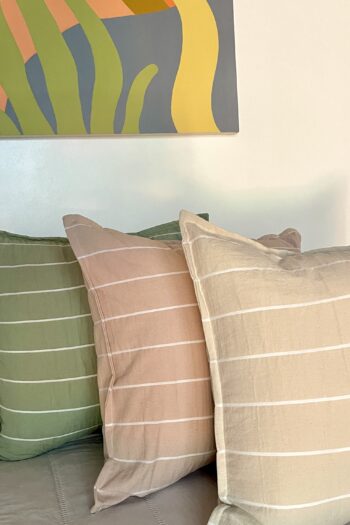 ALMOHADON CON FUNDA 60X60 - $9450.-