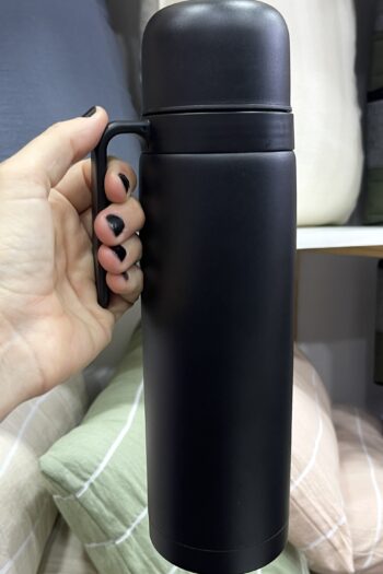 TERMO BALA MEDIA MANIJA TOTAL BLACK 1L - $10.700.-